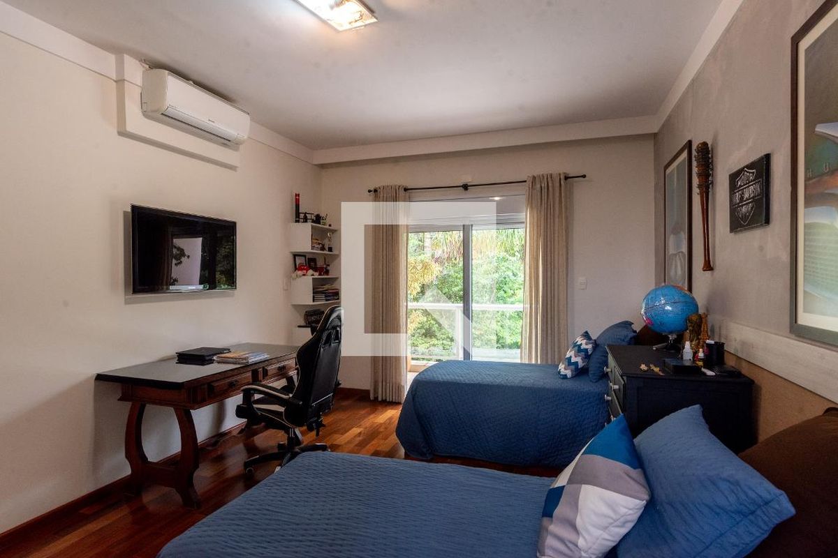 Casa à Venda - Swiss Park, 4 Quartos,  480 m2 em , Campinas - sp | SoloBR