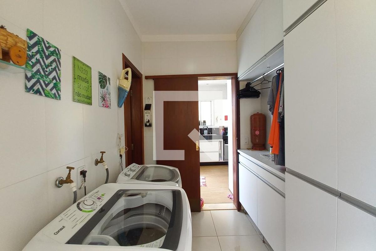 Casa à Venda - Swiss Park, 5 Quartos,  310 m2 em , Campinas - sp | SoloBR