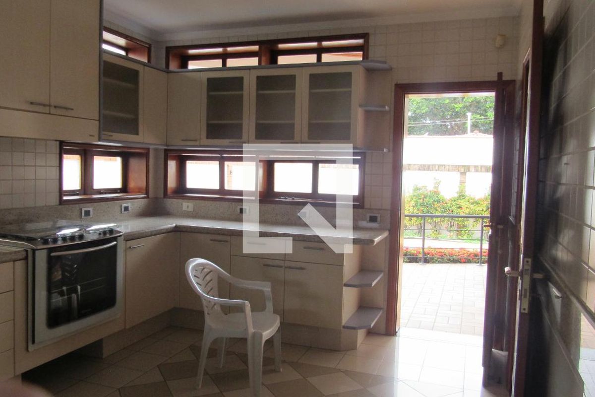 Casa à Venda - Jardim Flamboyant, 5 Quartos,  652 m2 em , Campinas - sp | SoloBR