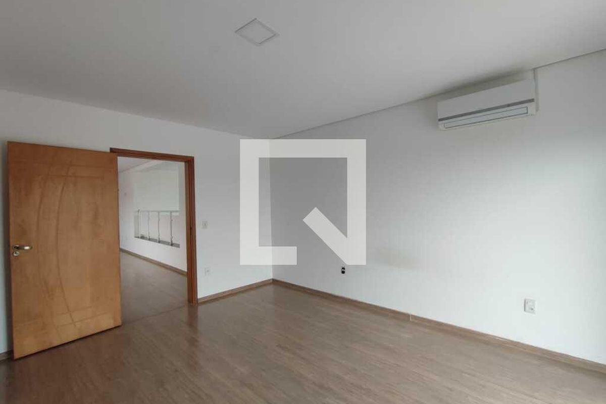 Casa à Venda - Swiss Park, 4 Quartos,  333 m2 em , Campinas - sp | SoloBR