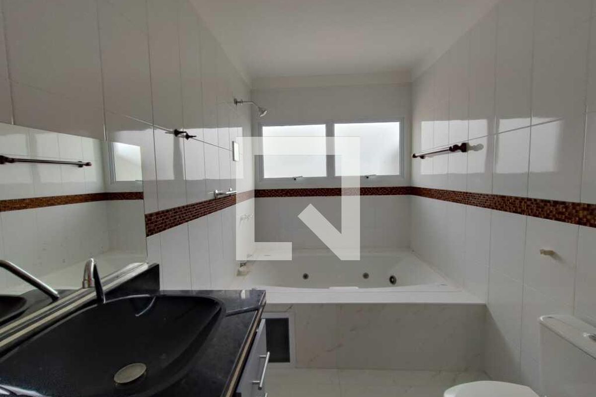 Casa à Venda - Swiss Park, 4 Quartos,  333 m2 em , Campinas - sp | SoloBR