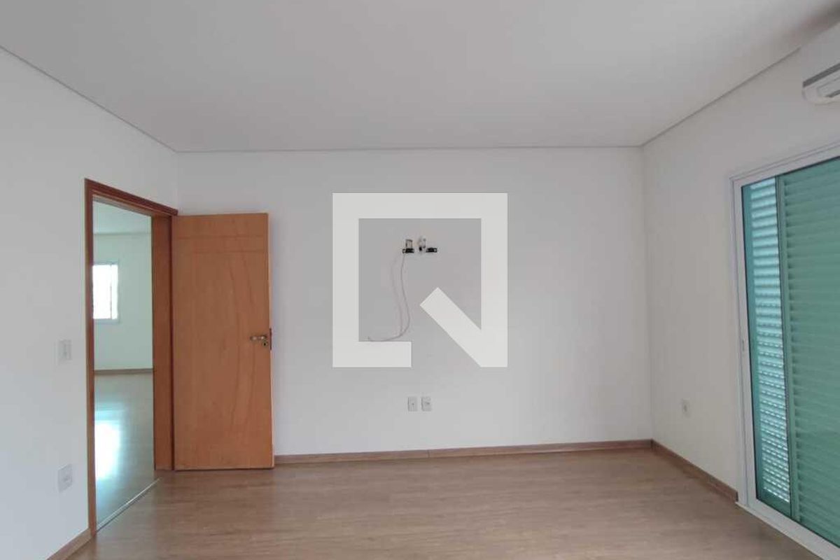 Casa à Venda - Swiss Park, 4 Quartos,  333 m2 em , Campinas - sp | SoloBR
