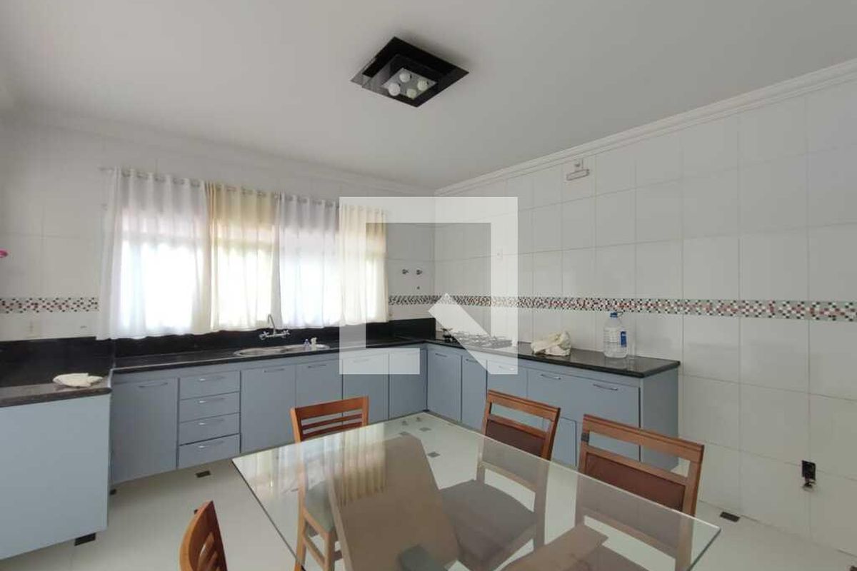 Casa à Venda - Swiss Park, 4 Quartos,  333 m2 em , Campinas - sp | SoloBR