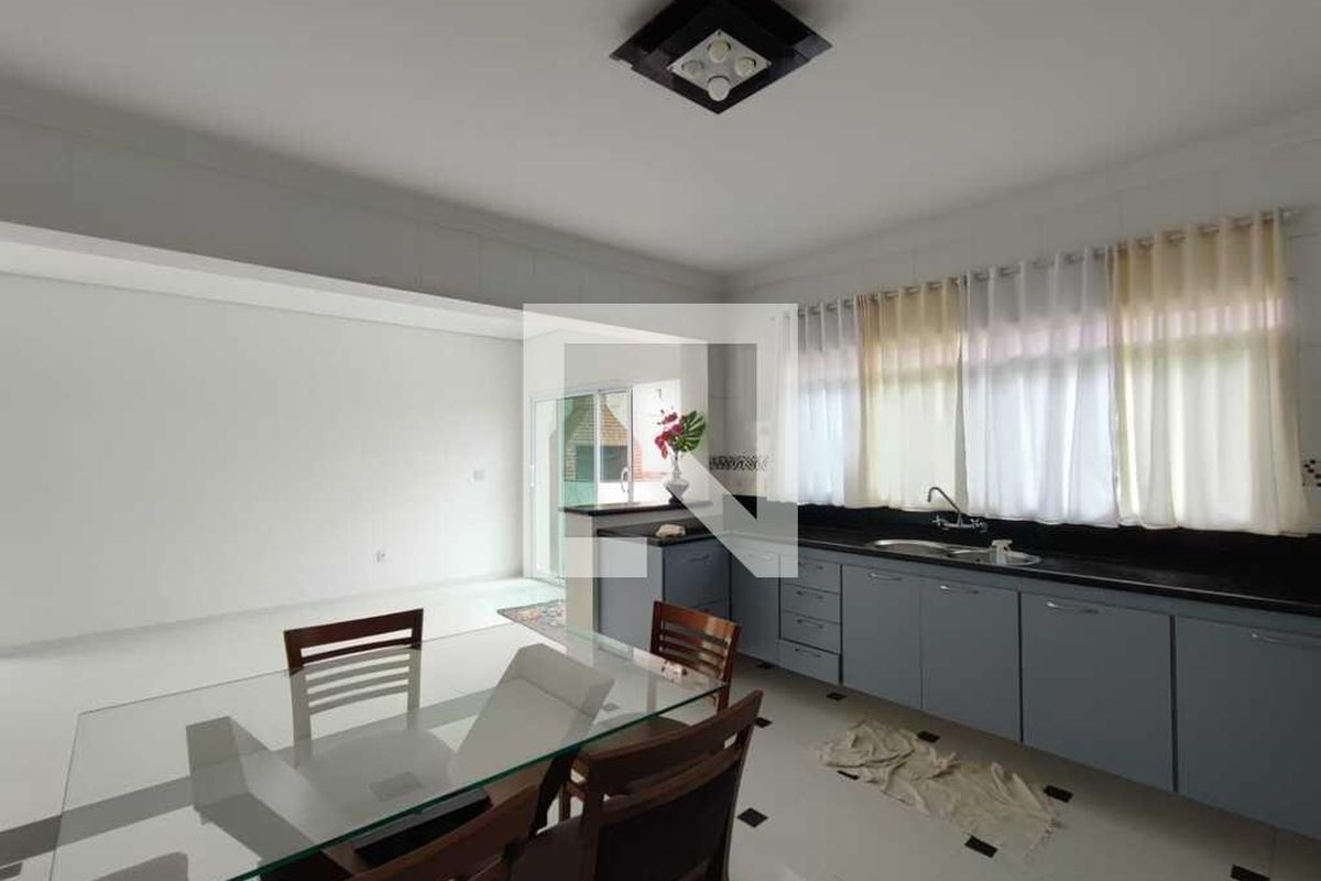 Casa à Venda - Swiss Park, 4 Quartos,  333 m2 em , Campinas - sp | SoloBR