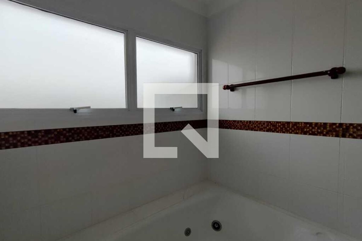 Casa à Venda - Swiss Park, 4 Quartos,  333 m2 em , Campinas - sp | SoloBR