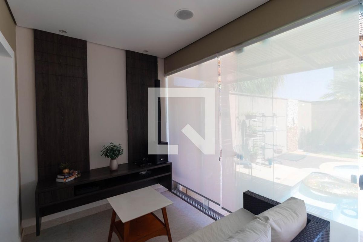 Casa à Venda - Swiss Park, 4 Quartos,  270 m2 em , Campinas - sp | SoloBR