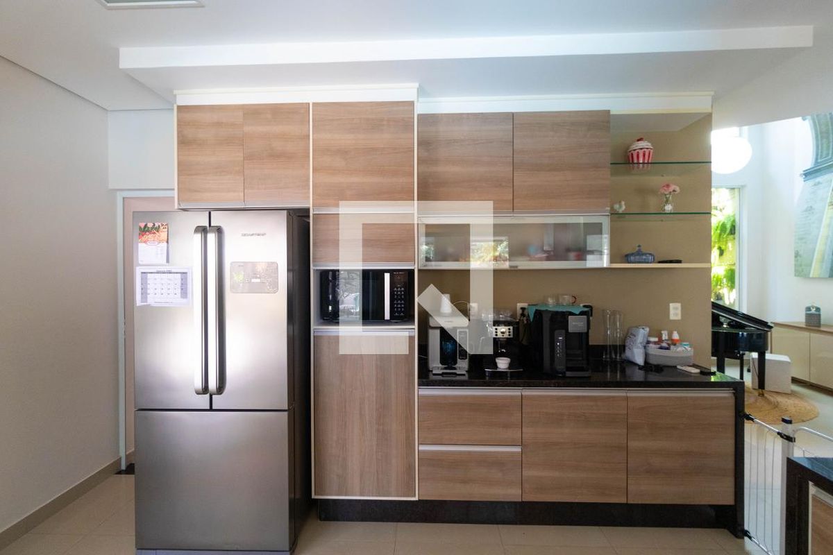 Casa à Venda - Swiss Park, 4 Quartos,  270 m2 em , Campinas - sp | SoloBR