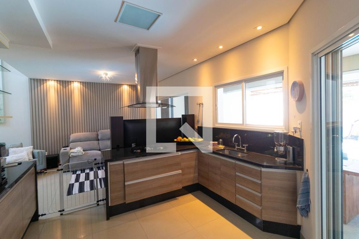 Casa à Venda - Swiss Park, 4 Quartos,  270 m2 em , Campinas - sp | SoloBR