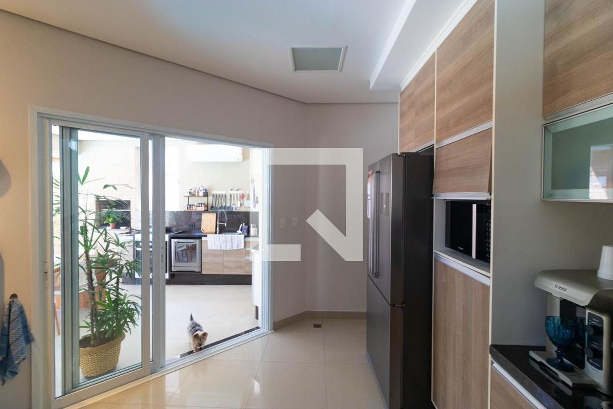 Casa à Venda - Swiss Park, 4 Quartos,  270 m2 em , Campinas - sp | SoloBR