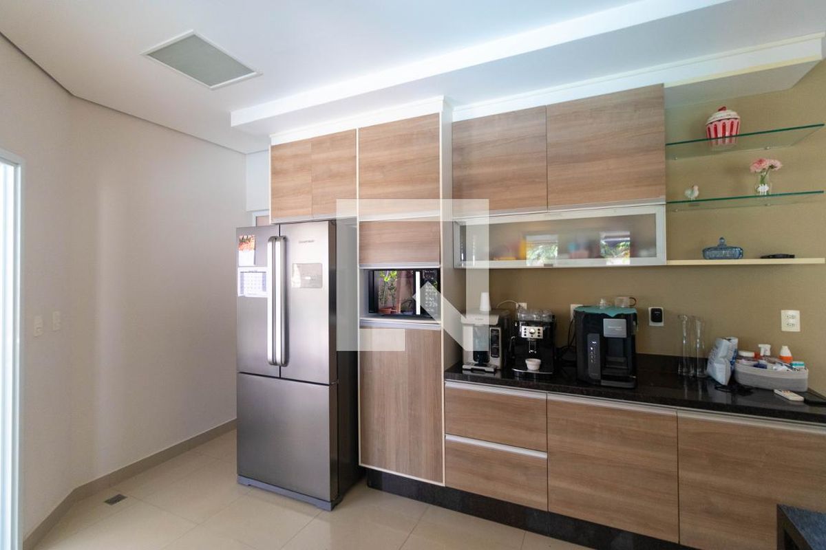 Casa à Venda - Swiss Park, 4 Quartos,  270 m2 em , Campinas - sp | SoloBR