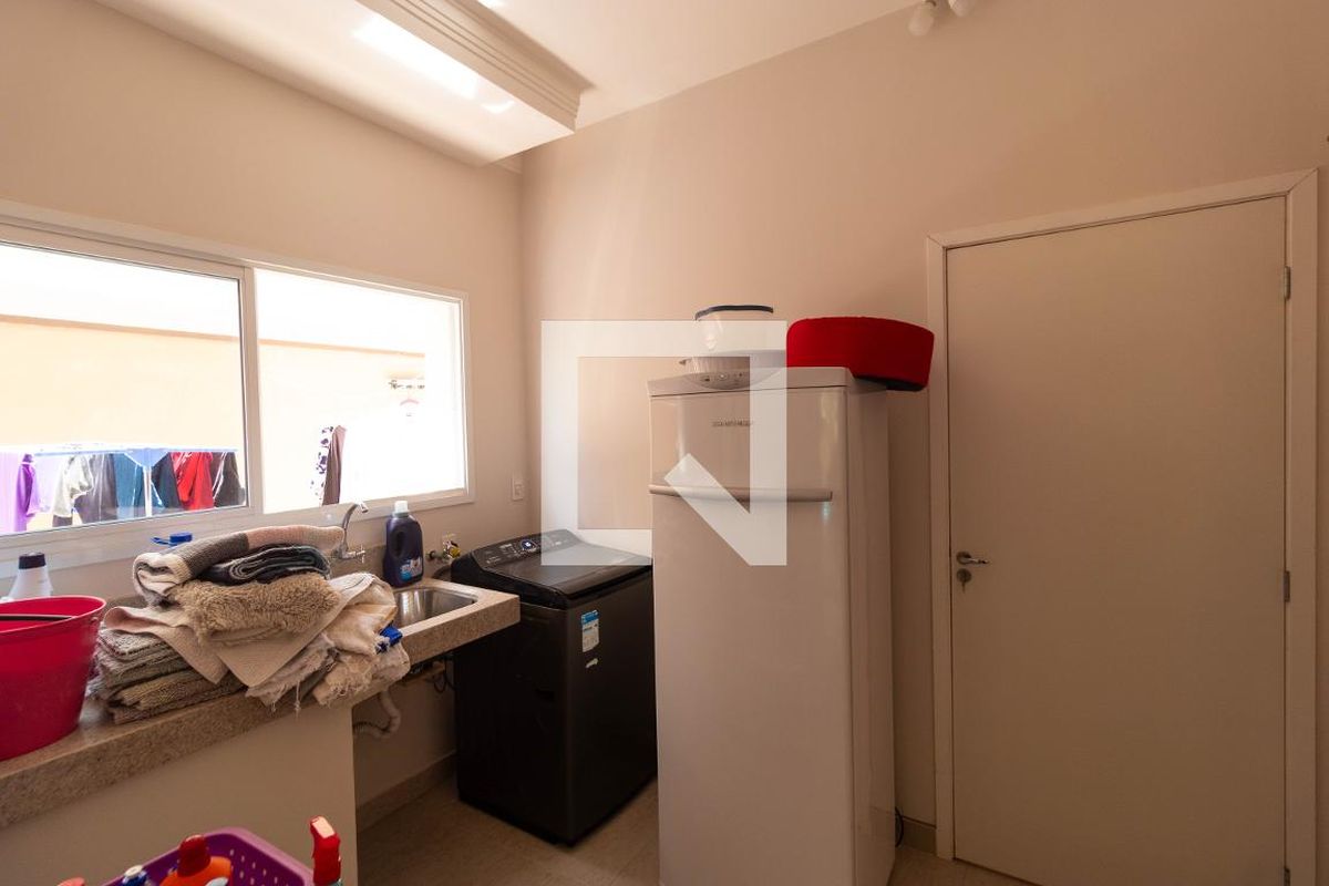 Casa à Venda - Swiss Park, 4 Quartos,  270 m2 em , Campinas - sp | SoloBR