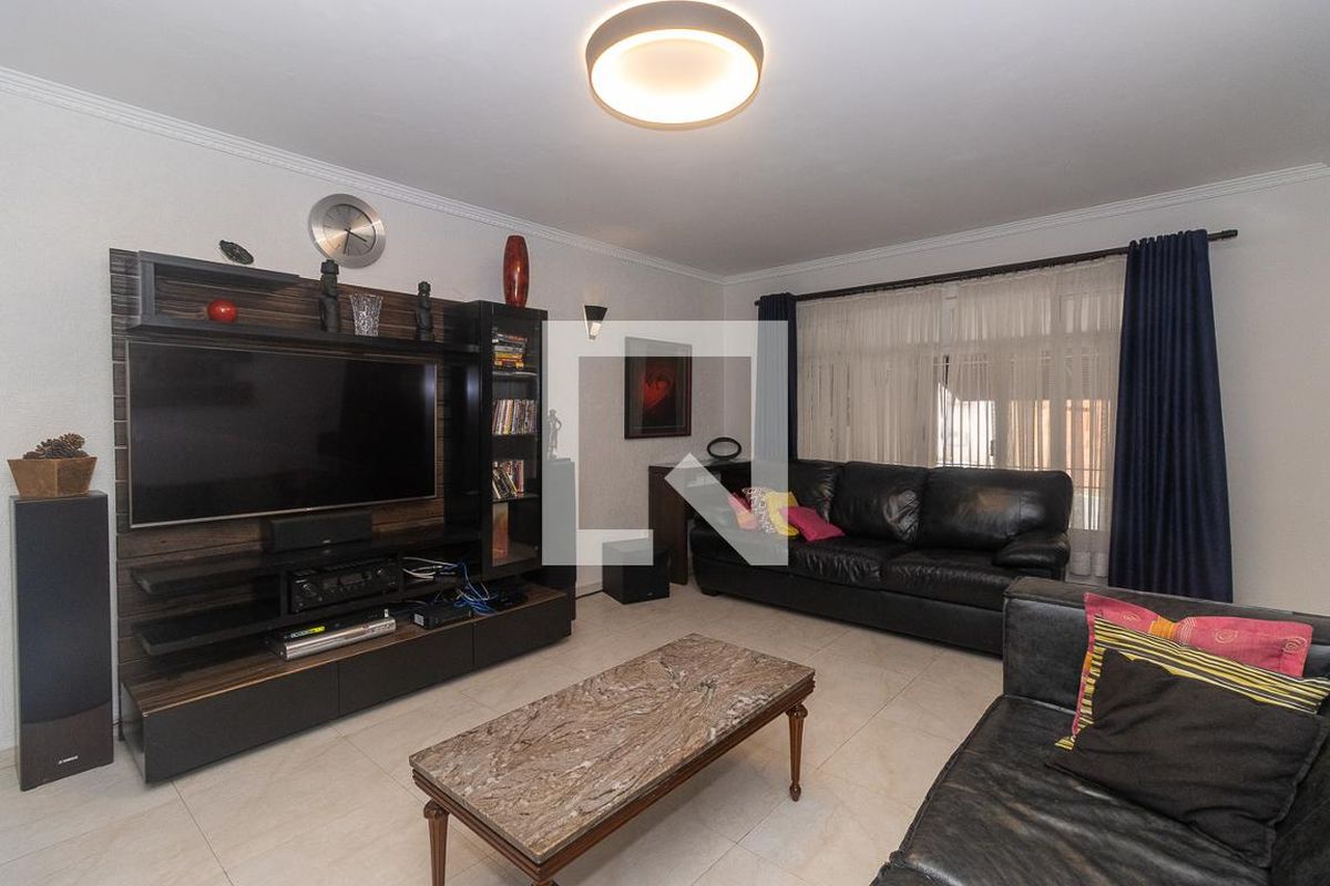 Casa, 4 quartos, 200 m² - Foto 1