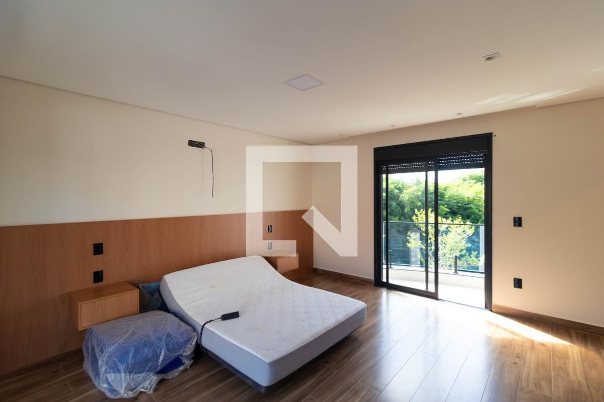 Casa à Venda - Swiss Park, 4 Quartos,  450 m2 em , Campinas - sp | SoloBR