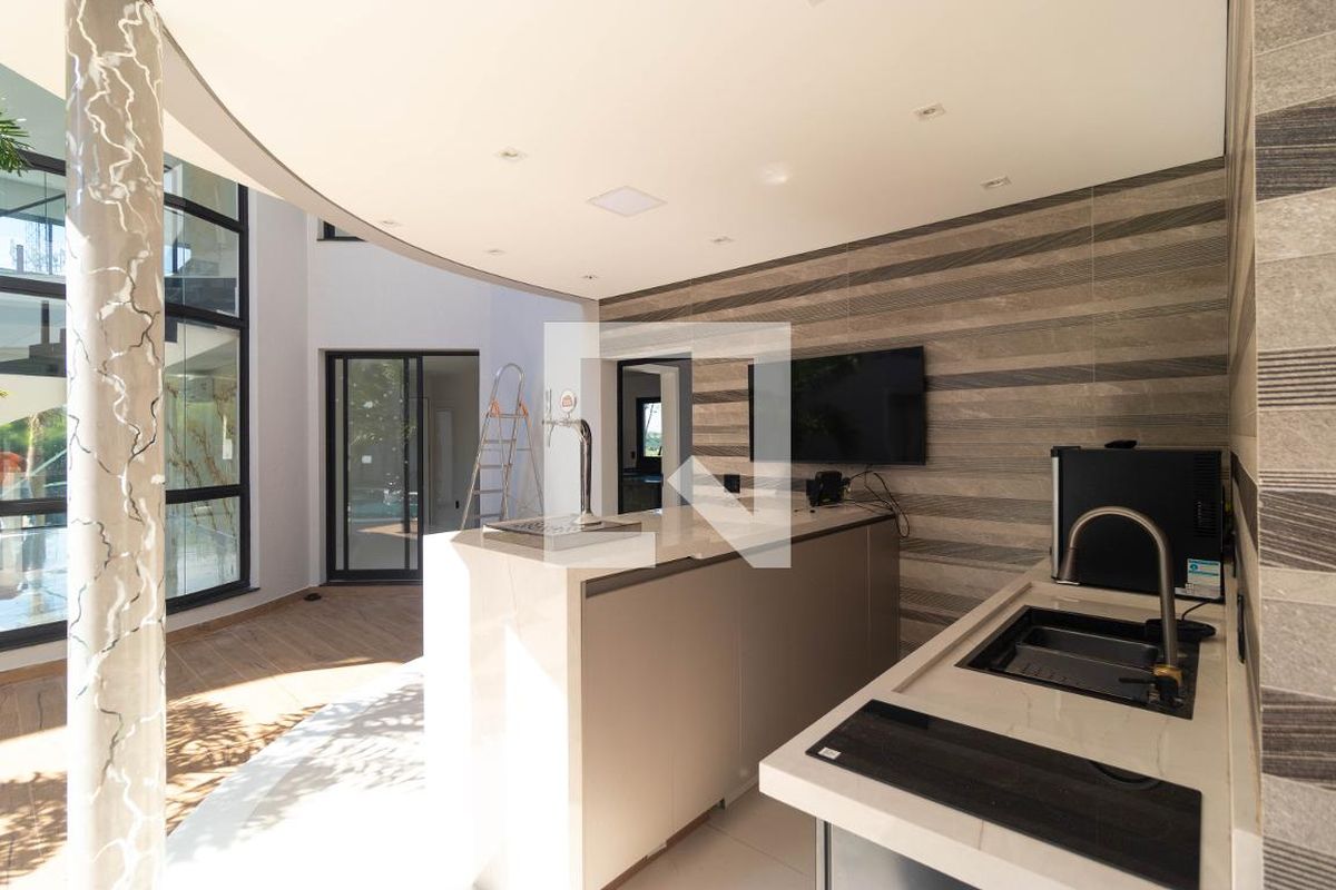 Casa à Venda - Swiss Park, 4 Quartos,  450 m2 em , Campinas - sp | SoloBR