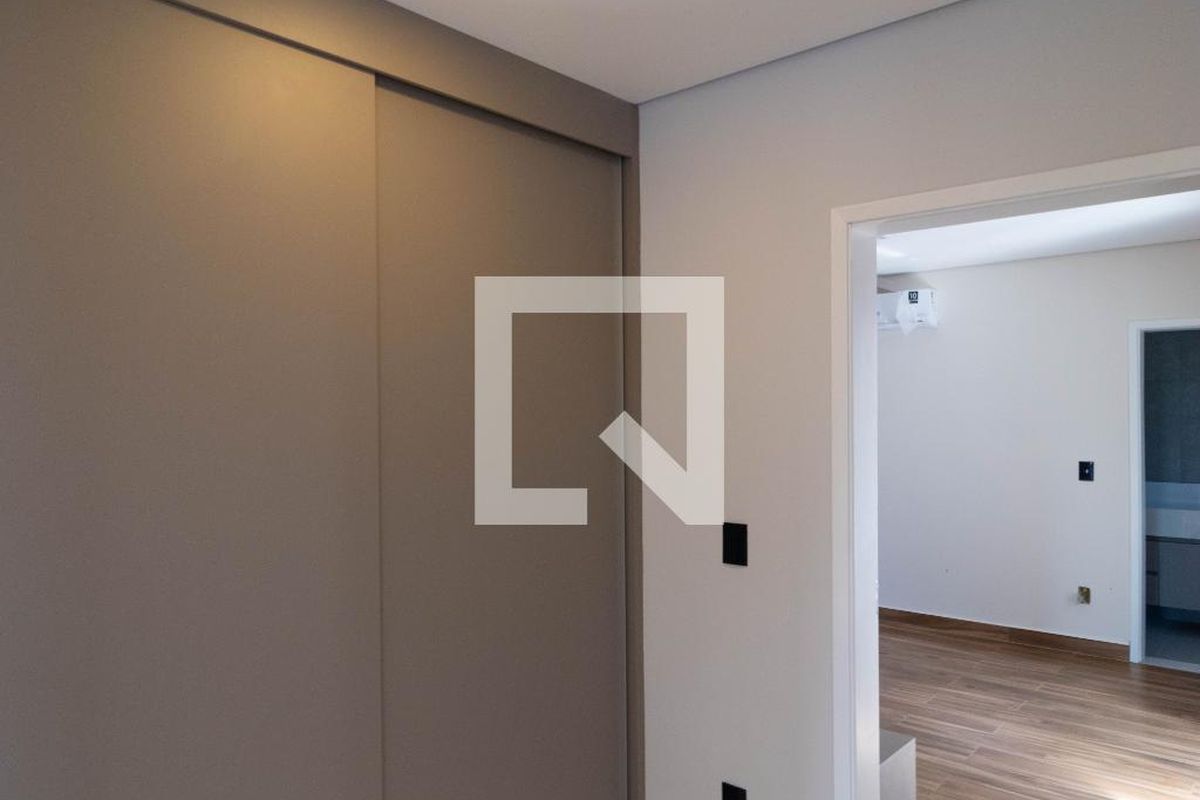 Casa à Venda - Swiss Park, 4 Quartos,  450 m2 em , Campinas - sp | SoloBR