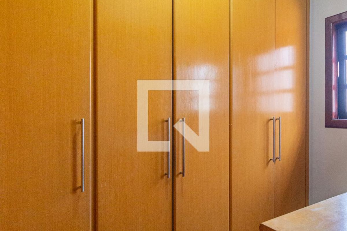 Casa, 3 quartos, 245 m² - Foto 48