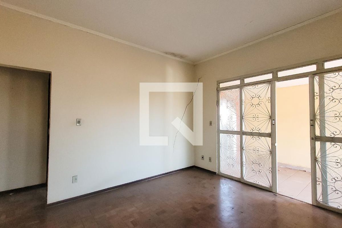 Casa à Venda - Jardim Chapadão, 4 Quartos,  256 m2 em , Campinas - sp | SoloBR