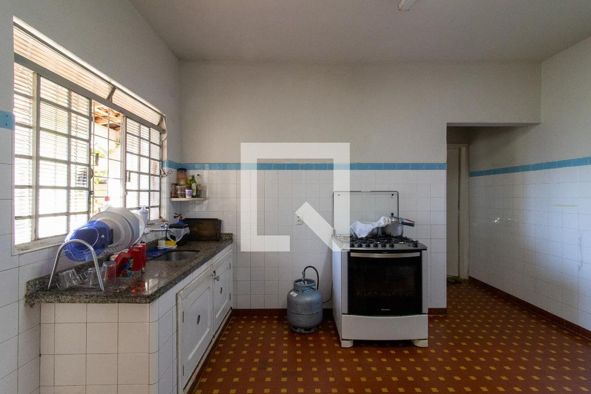 Casa à Venda - Taquaral, 2 Quartos,  300 m2 em , Campinas - sp | SoloBR