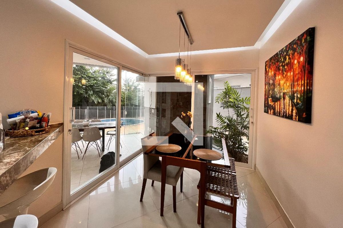Casa à Venda - Swiss Park, 3 Quartos,  250 m2 em , Campinas - sp | SoloBR