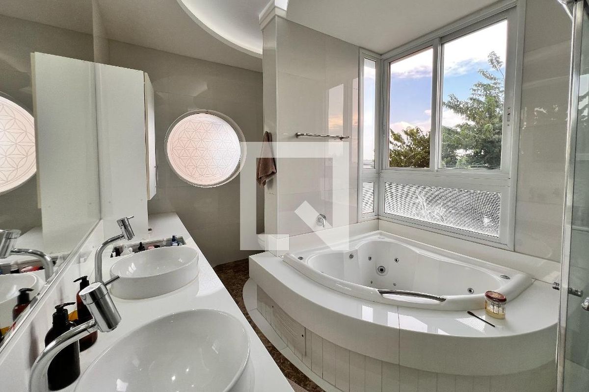 Casa à Venda - Swiss Park, 3 Quartos,  250 m2 em , Campinas - sp | SoloBR