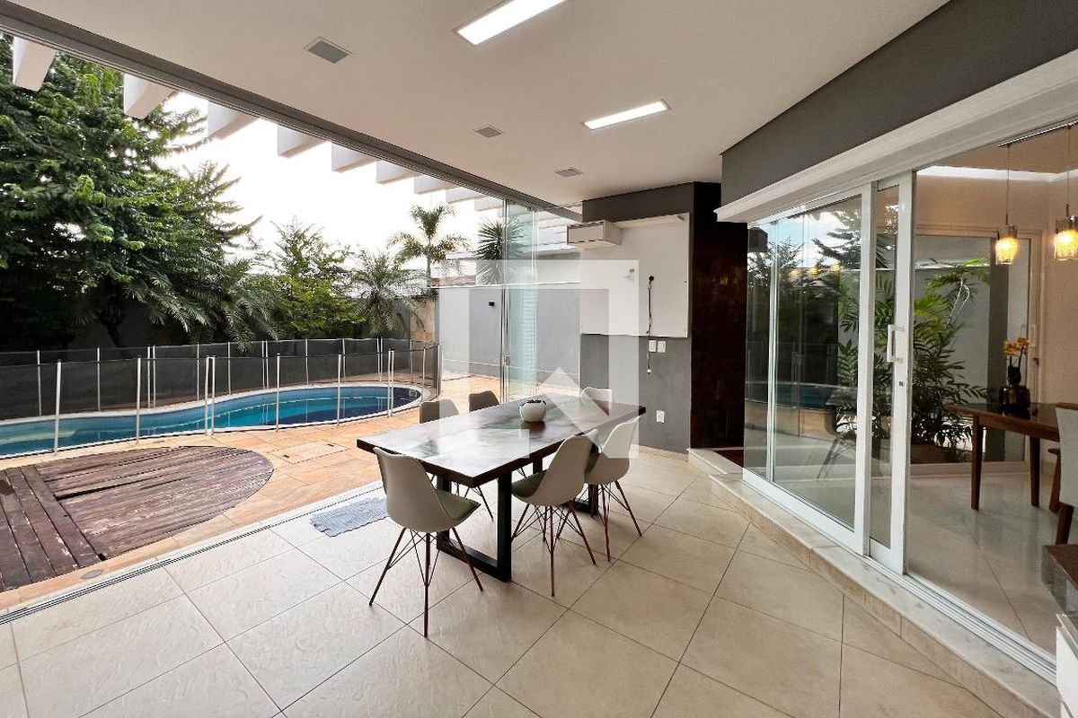 Casa à Venda - Swiss Park, 3 Quartos,  250 m2 em , Campinas - sp | SoloBR