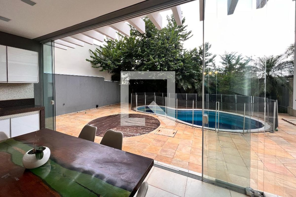 Casa à Venda - Swiss Park, 3 Quartos,  250 m2 em , Campinas - sp | SoloBR