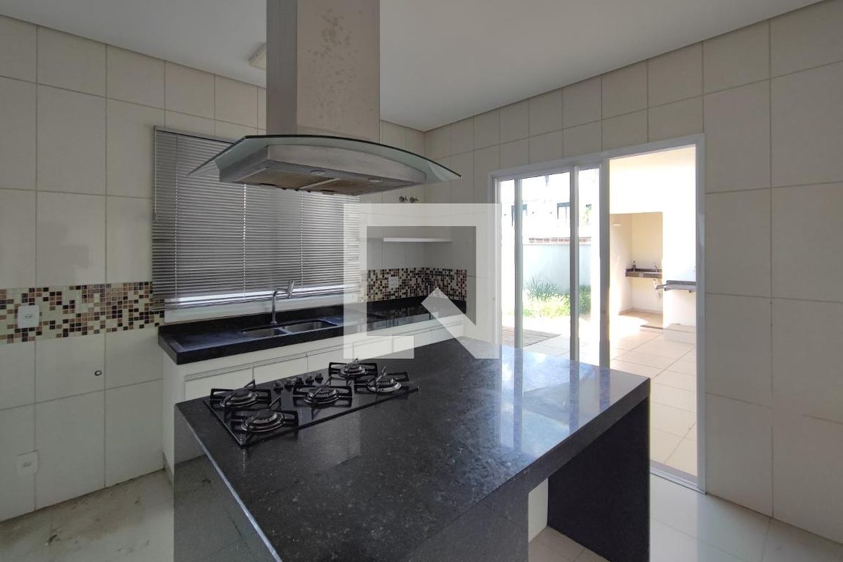 Casa à Venda - Swiss Park, 3 Quartos,  200 m2 em , Campinas - sp | SoloBR