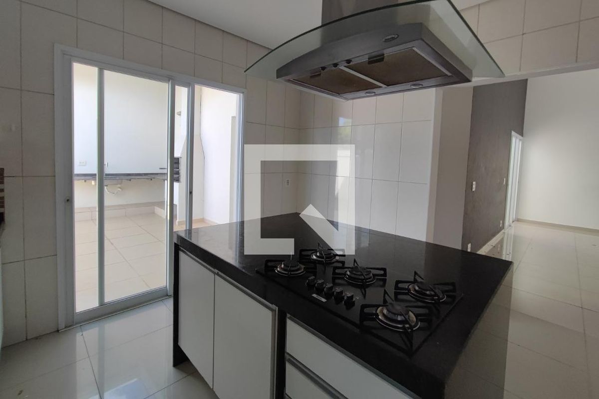 Casa à Venda - Swiss Park, 3 Quartos,  200 m2 em , Campinas - sp | SoloBR