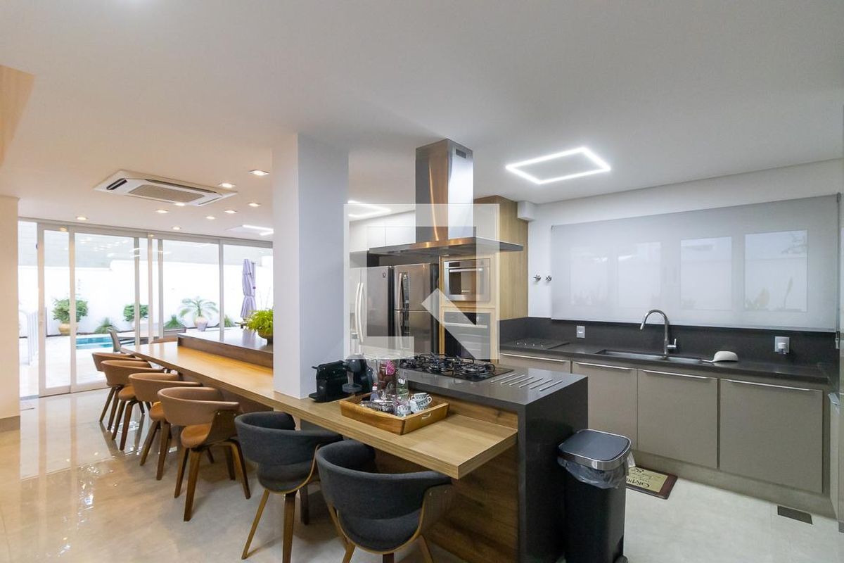 Casa à Venda - Parque Prado, 4 Quartos,  365 m2 em , Campinas - sp | SoloBR
