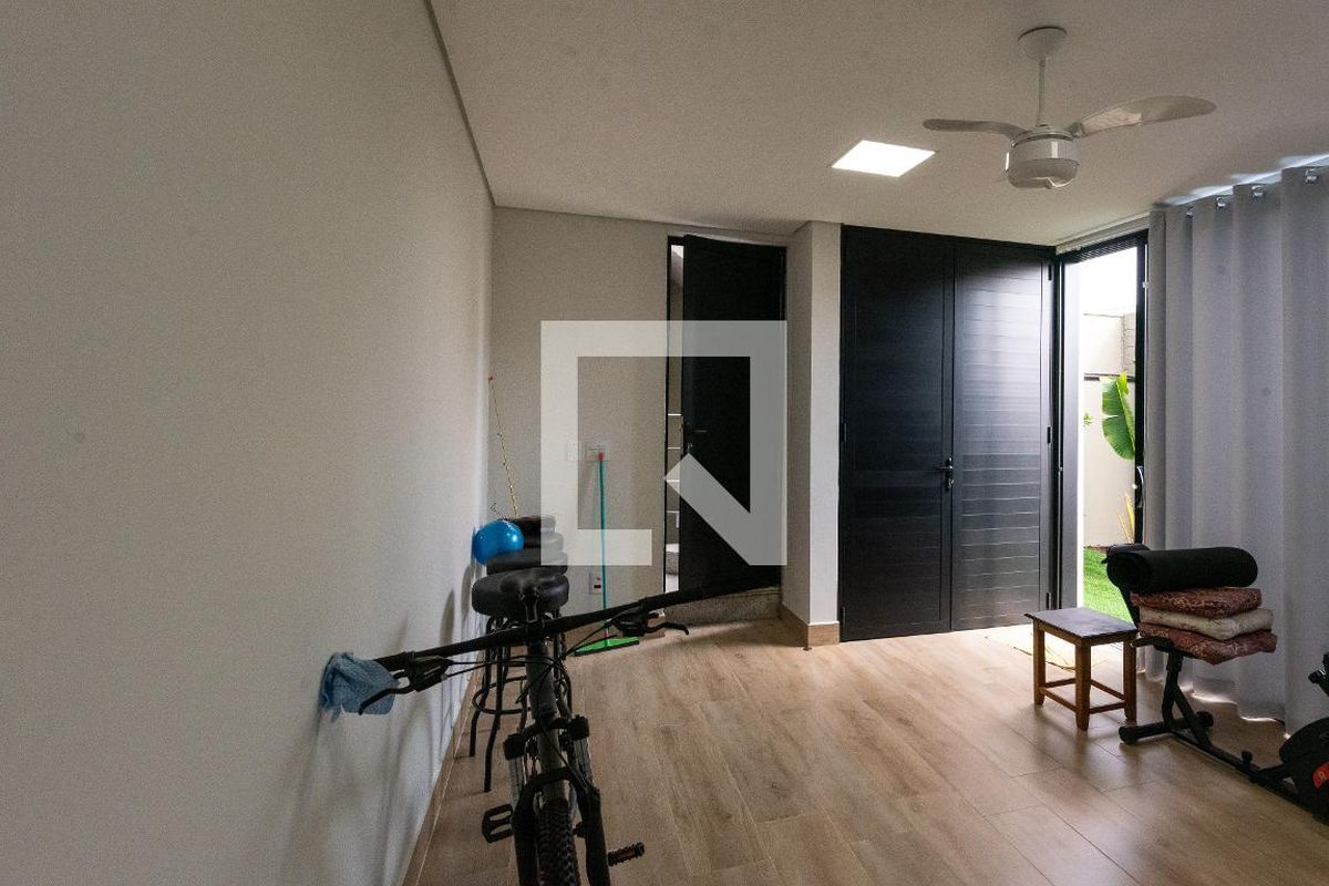 Casa à Venda - Swiss Park, 4 Quartos,  225 m2 em , Campinas - sp | SoloBR