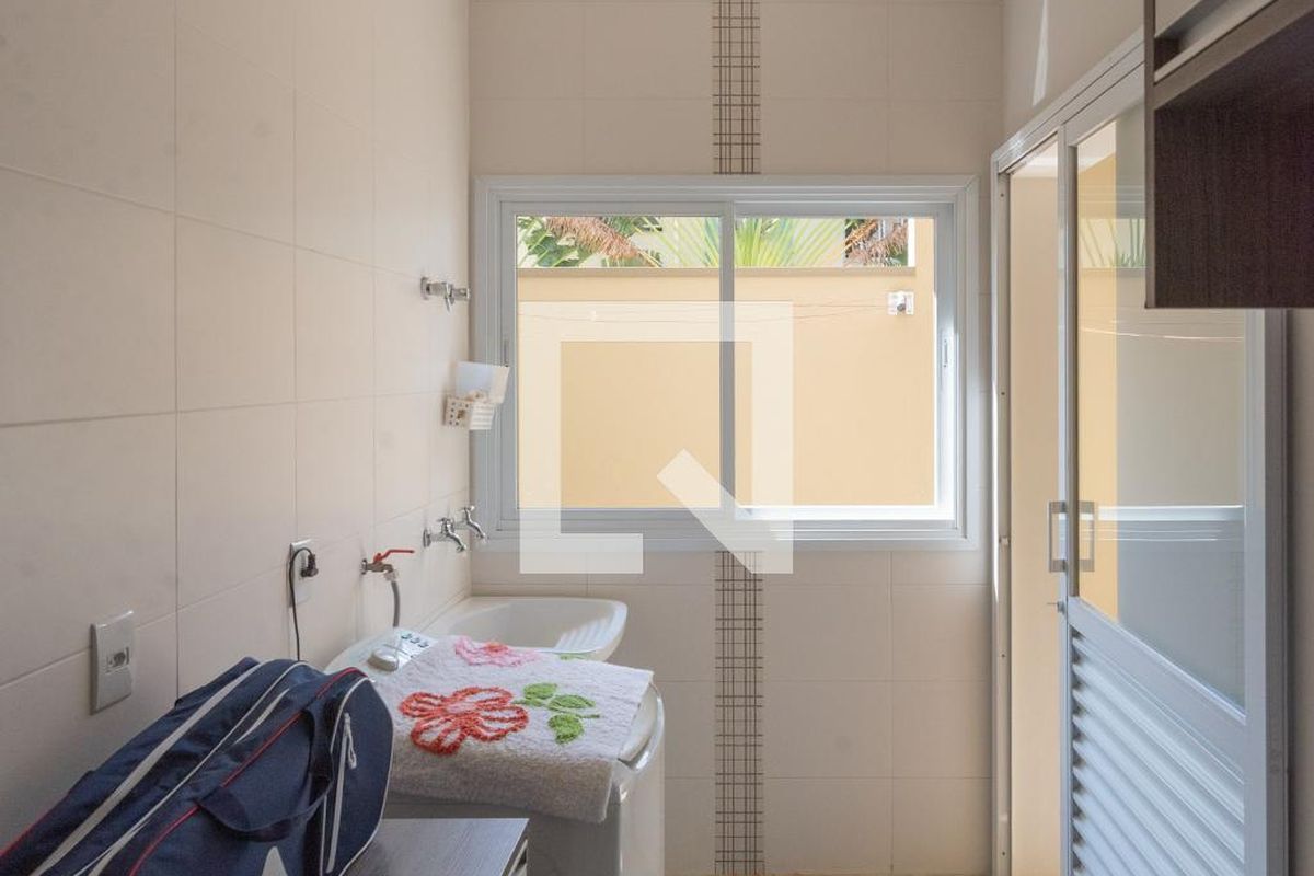 Casa à Venda - Swiss Park, 3 Quartos,  405 m2 em , Campinas - sp | SoloBR