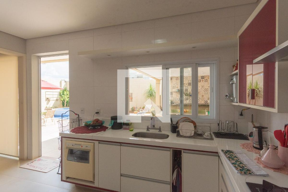 Casa à Venda - Swiss Park, 3 Quartos,  405 m2 em , Campinas - sp | SoloBR