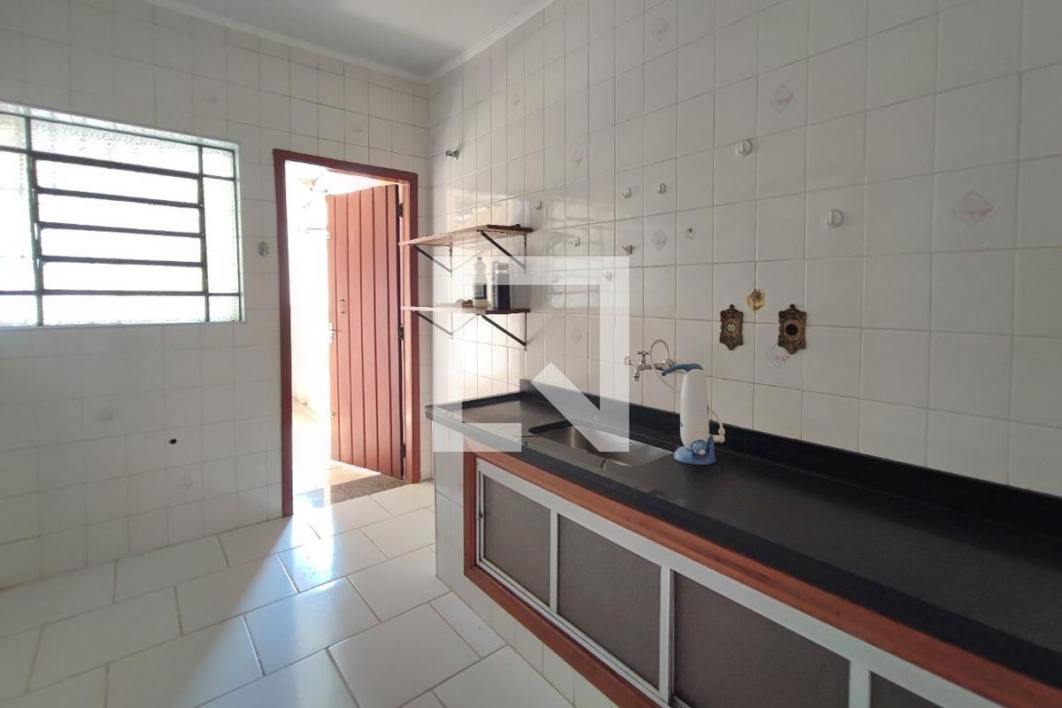 Casa à Venda - Cambuí, 4 Quartos,  300 m2 em , Campinas - sp | SoloBR