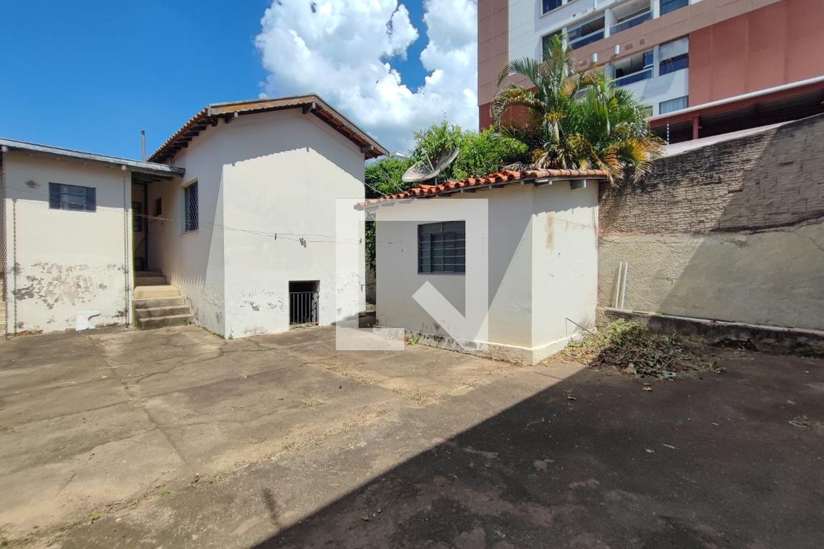 Casa à Venda - Cambuí, 4 Quartos,  300 m2 em , Campinas - sp | SoloBR