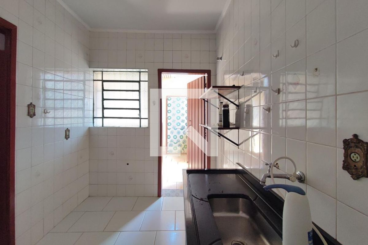 Casa à Venda - Cambuí, 4 Quartos,  300 m2 em , Campinas - sp | SoloBR