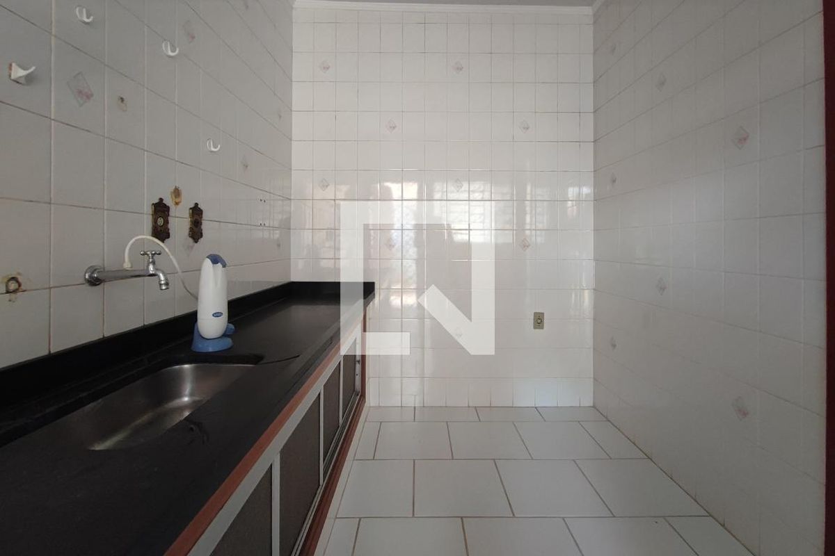 Casa à Venda - Cambuí, 4 Quartos,  300 m2 em , Campinas - sp | SoloBR