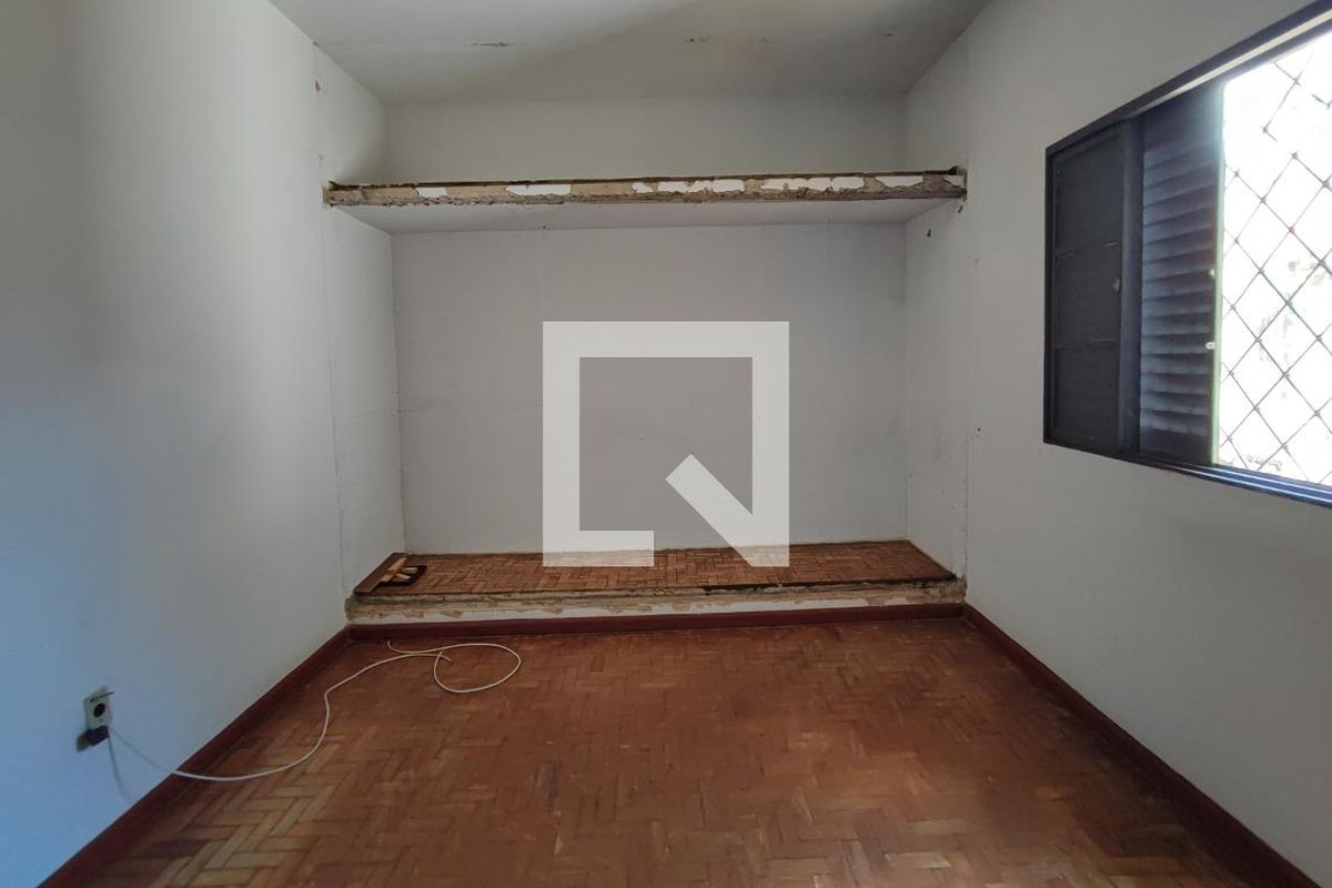 Casa à Venda - Cambuí, 4 Quartos,  300 m2 em , Campinas - sp | SoloBR
