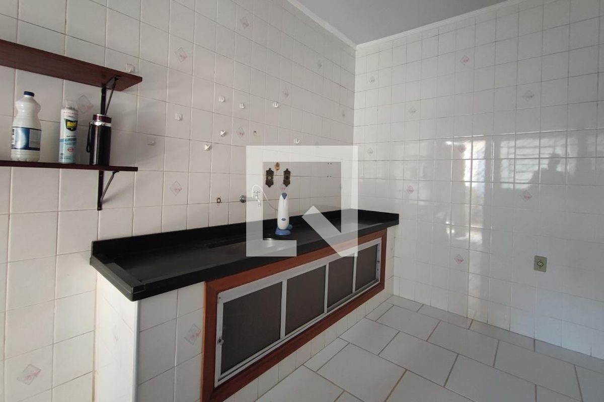 Casa à Venda - Cambuí, 4 Quartos,  300 m2 em , Campinas - sp | SoloBR