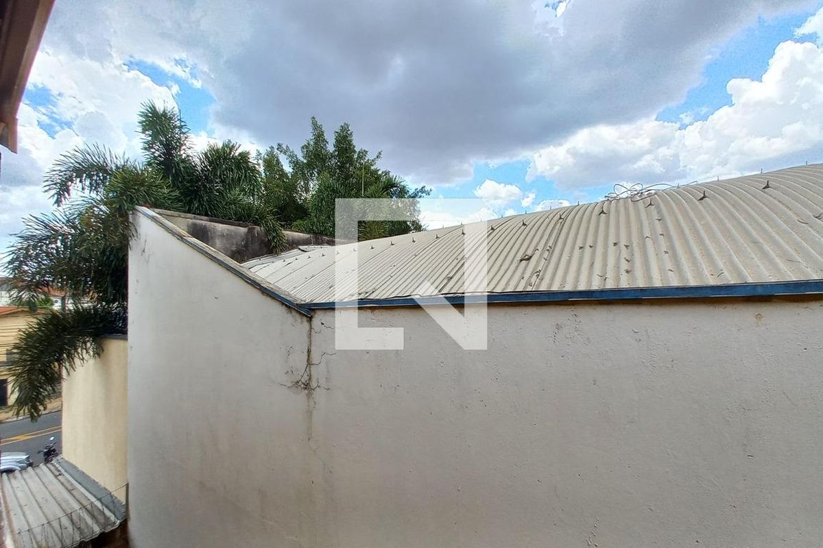 Casa à Venda - Jardim do Lago, 3 Quartos,  250 m2 em , Campinas - sp | SoloBR