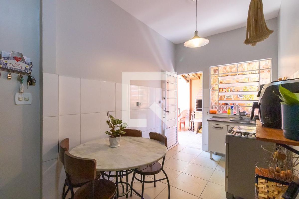 Casa à Venda - Taquaral, 2 Quartos,  172 m2 em , Campinas - sp | SoloBR