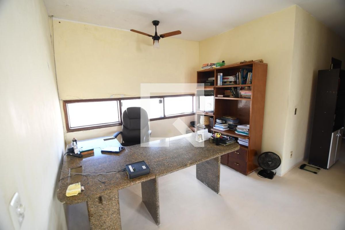 Casa à Venda - Jardim Flamboyant, 4 Quartos,  258 m2 em , Campinas - sp | SoloBR
