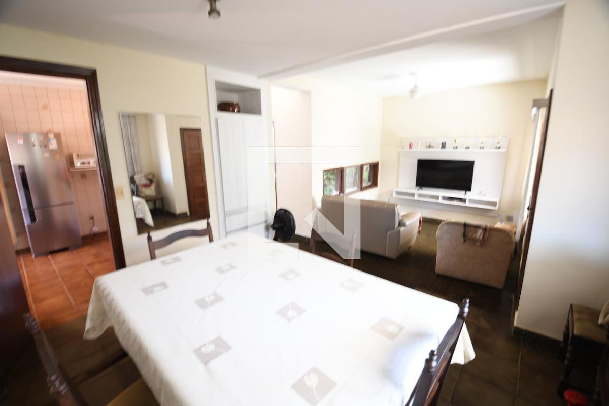 Casa à Venda - Jardim Flamboyant, 4 Quartos,  258 m2 em , Campinas - sp | SoloBR