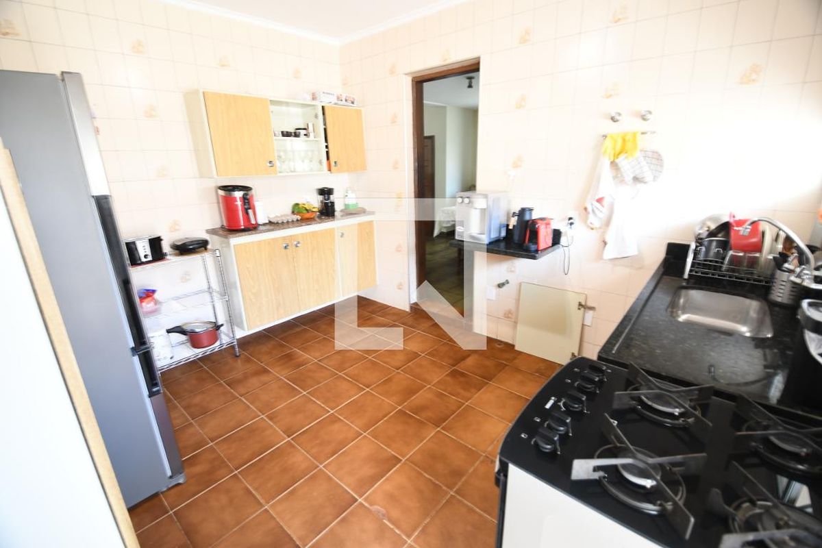 Casa à Venda - Jardim Flamboyant, 4 Quartos,  258 m2 em , Campinas - sp | SoloBR