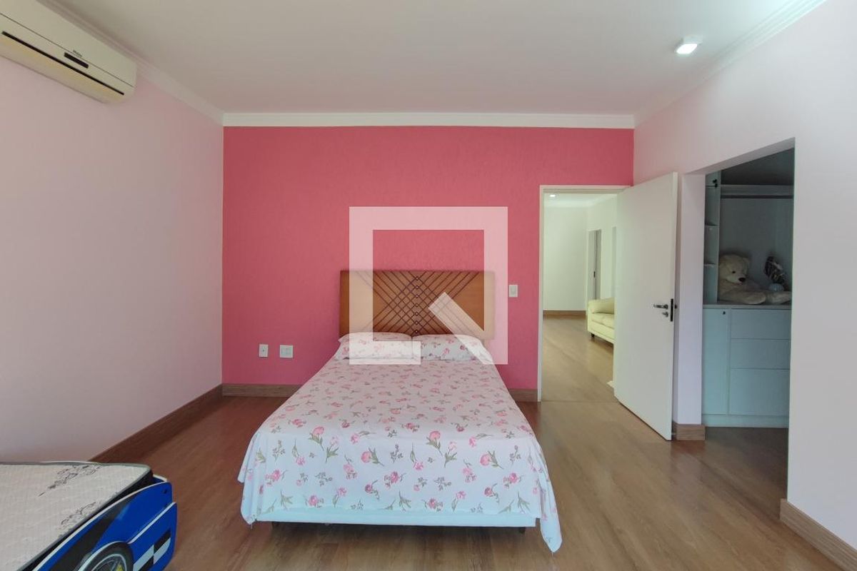 Casa à Venda - Swiss Park, 5 Quartos,  560 m2 em , Campinas - sp | SoloBR