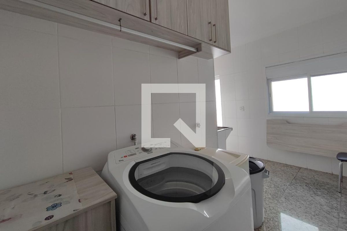 Casa à Venda - Swiss Park, 5 Quartos,  560 m2 em , Campinas - sp | SoloBR