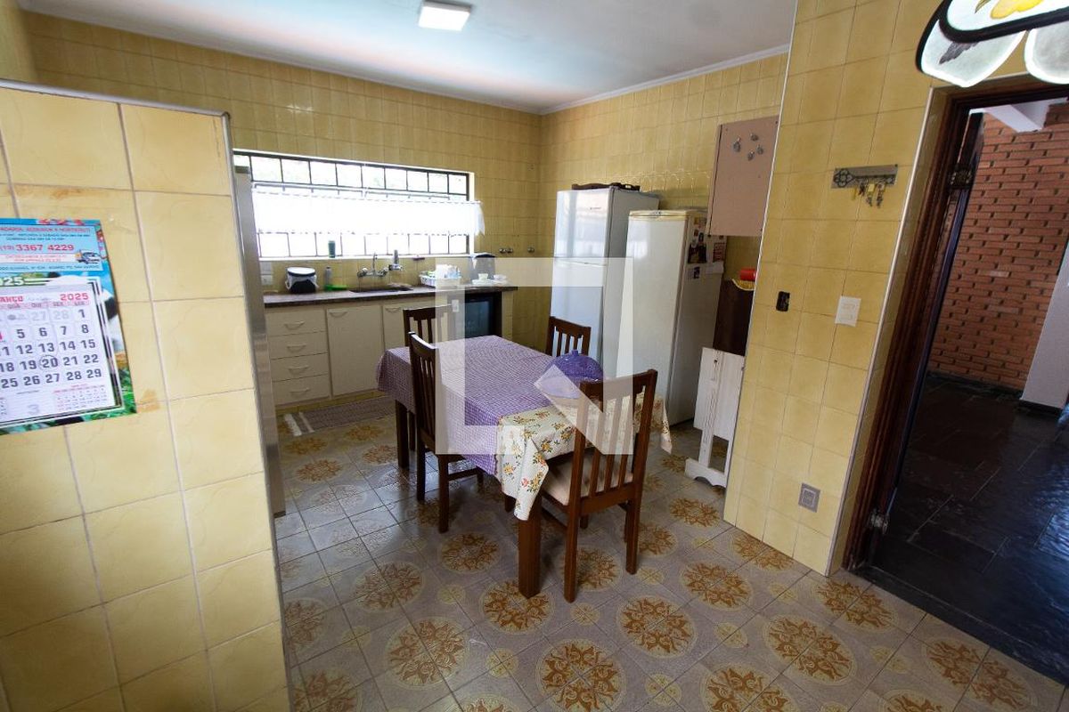 Casa à Venda - Jardim Santana, 5 Quartos,  450 m2 em , Campinas - sp | SoloBR