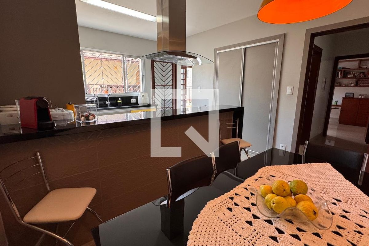 Casa à Venda - Parque Prado, 4 Quartos,  224 m2 em , Campinas - sp | SoloBR