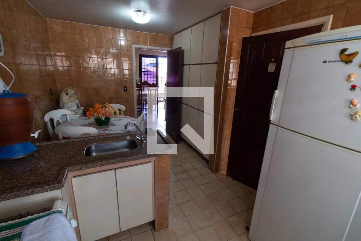Casa à Venda - Nova Campinas, 4 Quartos,  278 m2 em , Campinas - sp | SoloBR