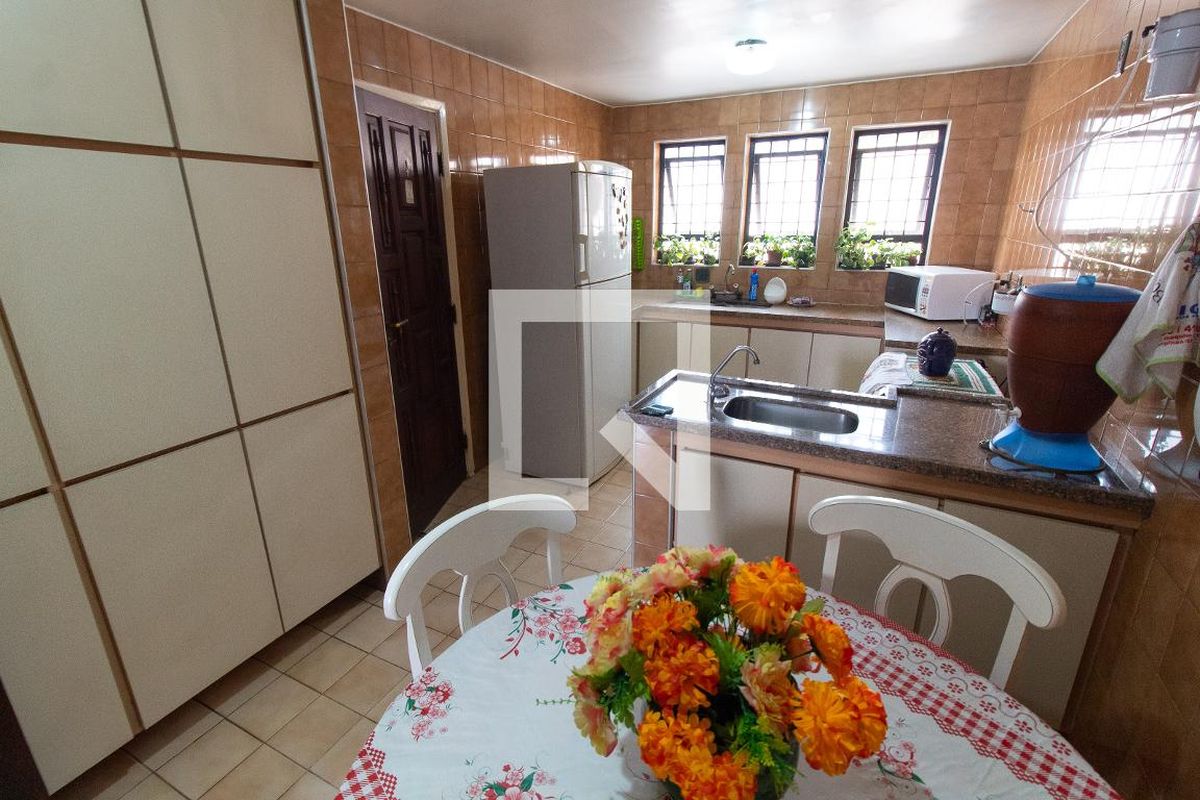 Casa à Venda - Nova Campinas, 4 Quartos,  278 m2 em , Campinas - sp | SoloBR