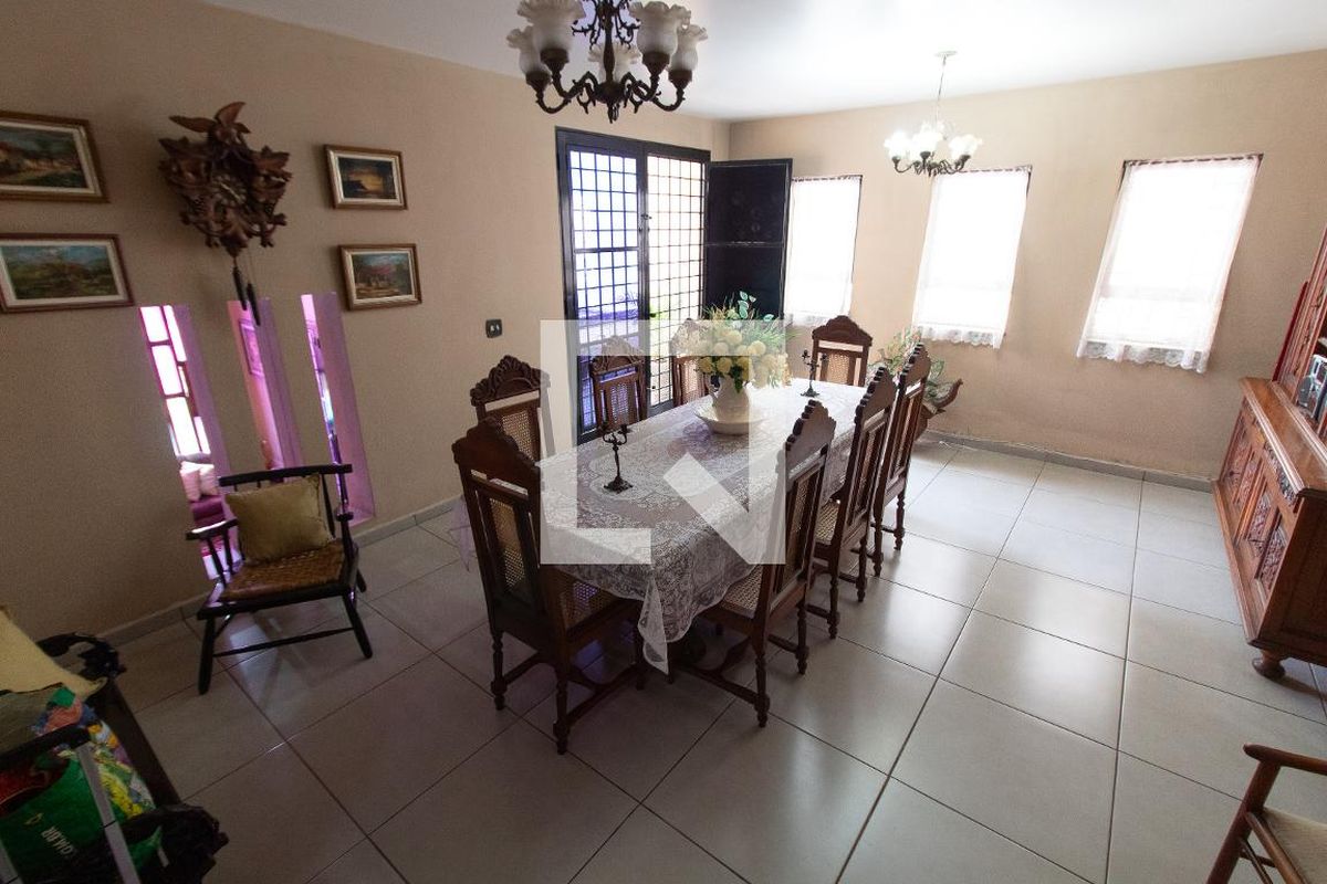 Casa à Venda - Nova Campinas, 4 Quartos,  278 m2 em , Campinas - sp | SoloBR